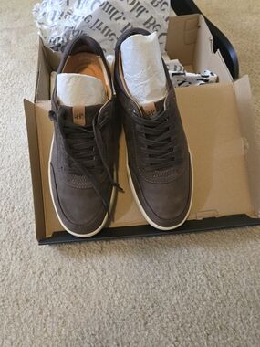HP Men’s Brown Casual Sneakers Size 8 Wide- Low Top Lace-Up